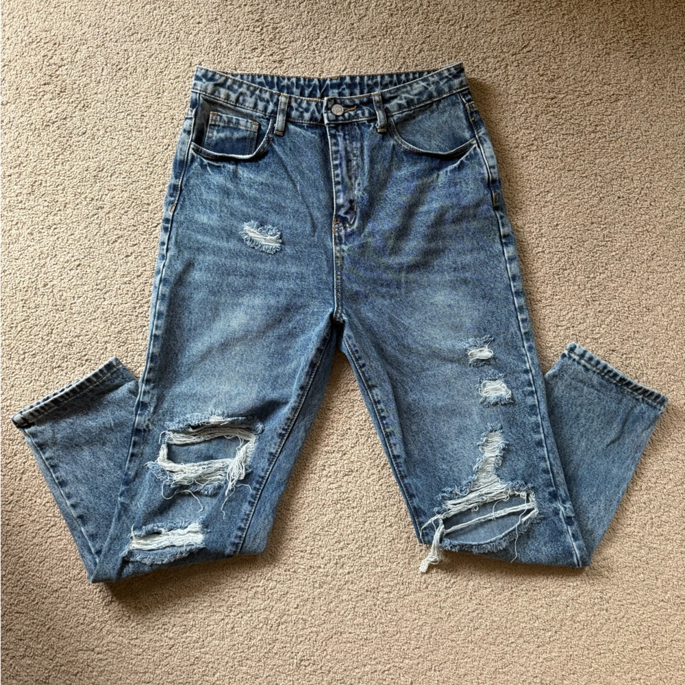 wear fashion - high waisted distressed jeans